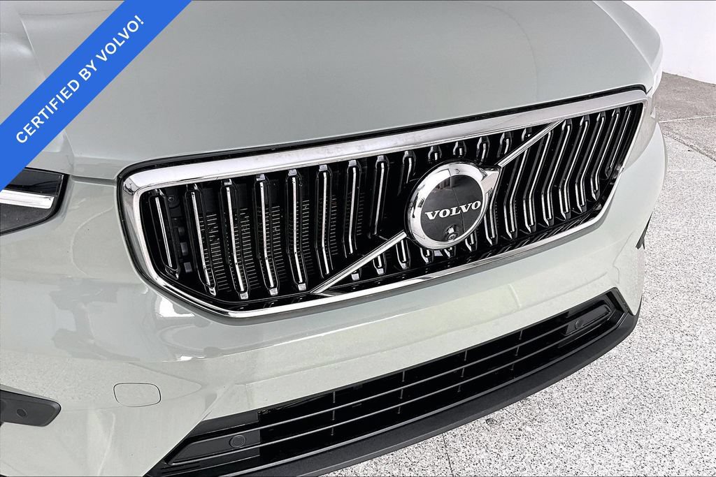 Certified 2025 Volvo XC40 B5 Plus AWD/4WD image 38