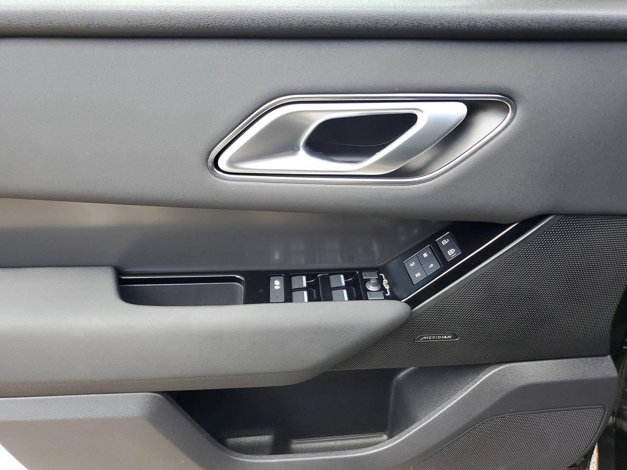 Used 2025 Land Rover Range Rover Velar Dynamic SE AWD/4WD image 15