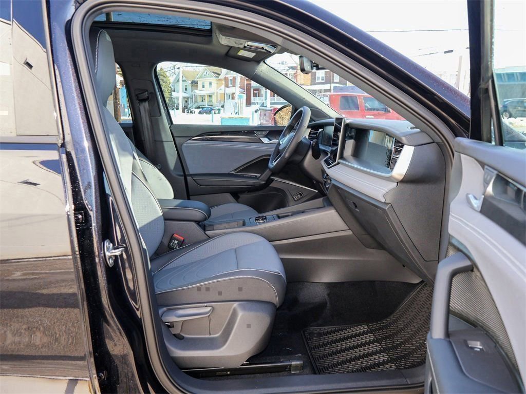 New 2026 Volkswagen Tiguan SE R-Line image 30