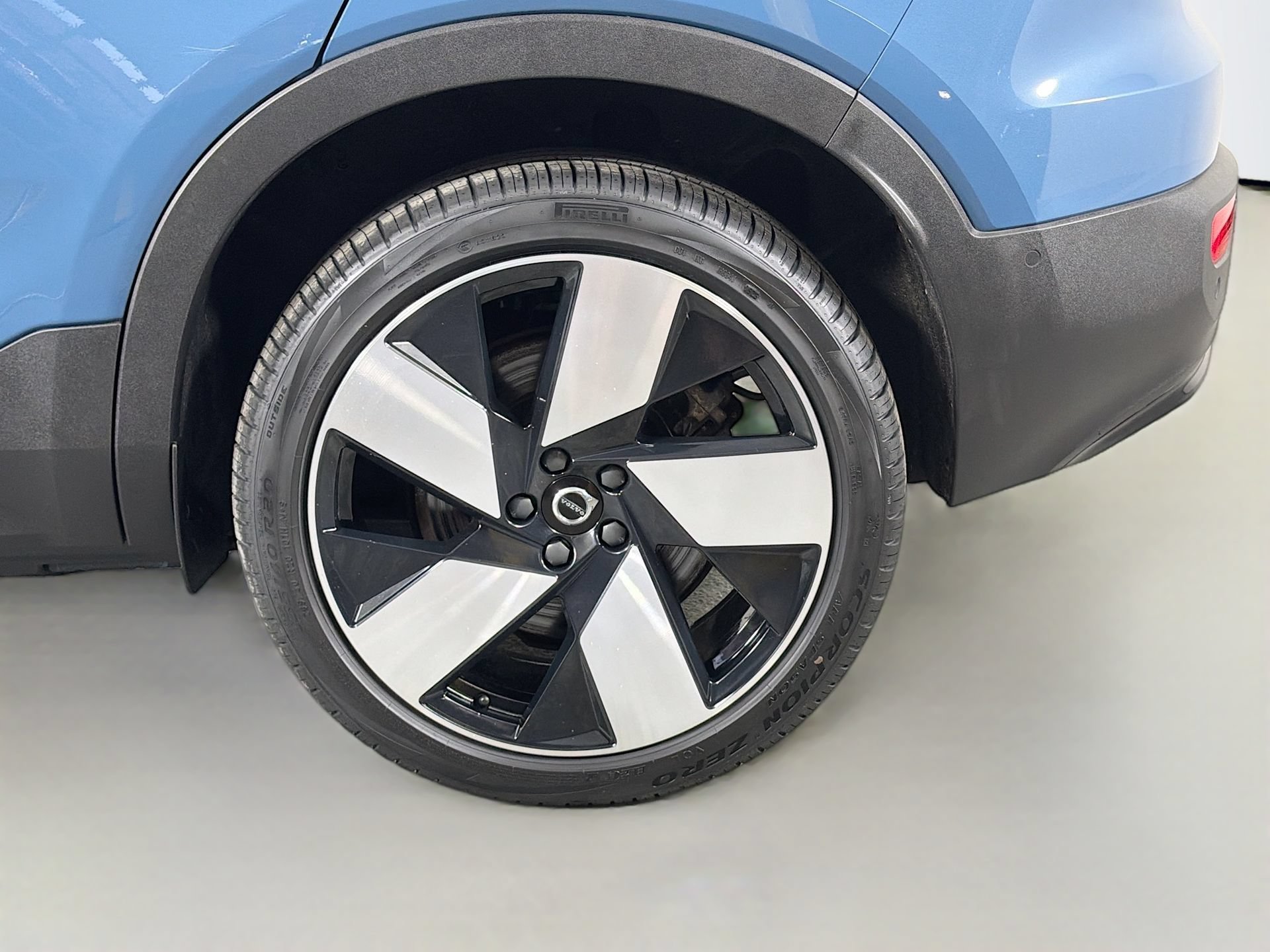 Certified 2023 Volvo C40 P8 Recharge Ultimate w/ Protection Package Premier AWD/4WD image 29