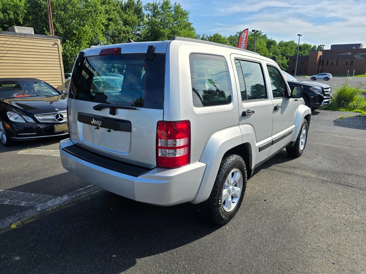 Used 2012 Jeep Liberty Sport image 3