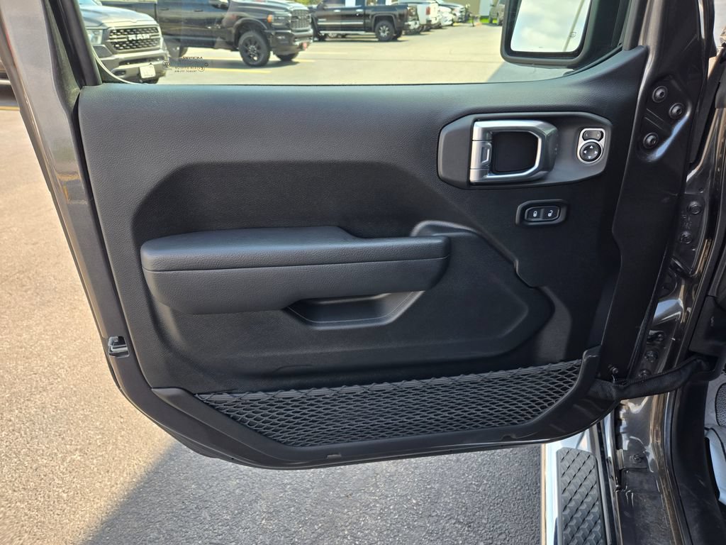 Used 2023 Jeep Gladiator Sport AWD/4WD image 13