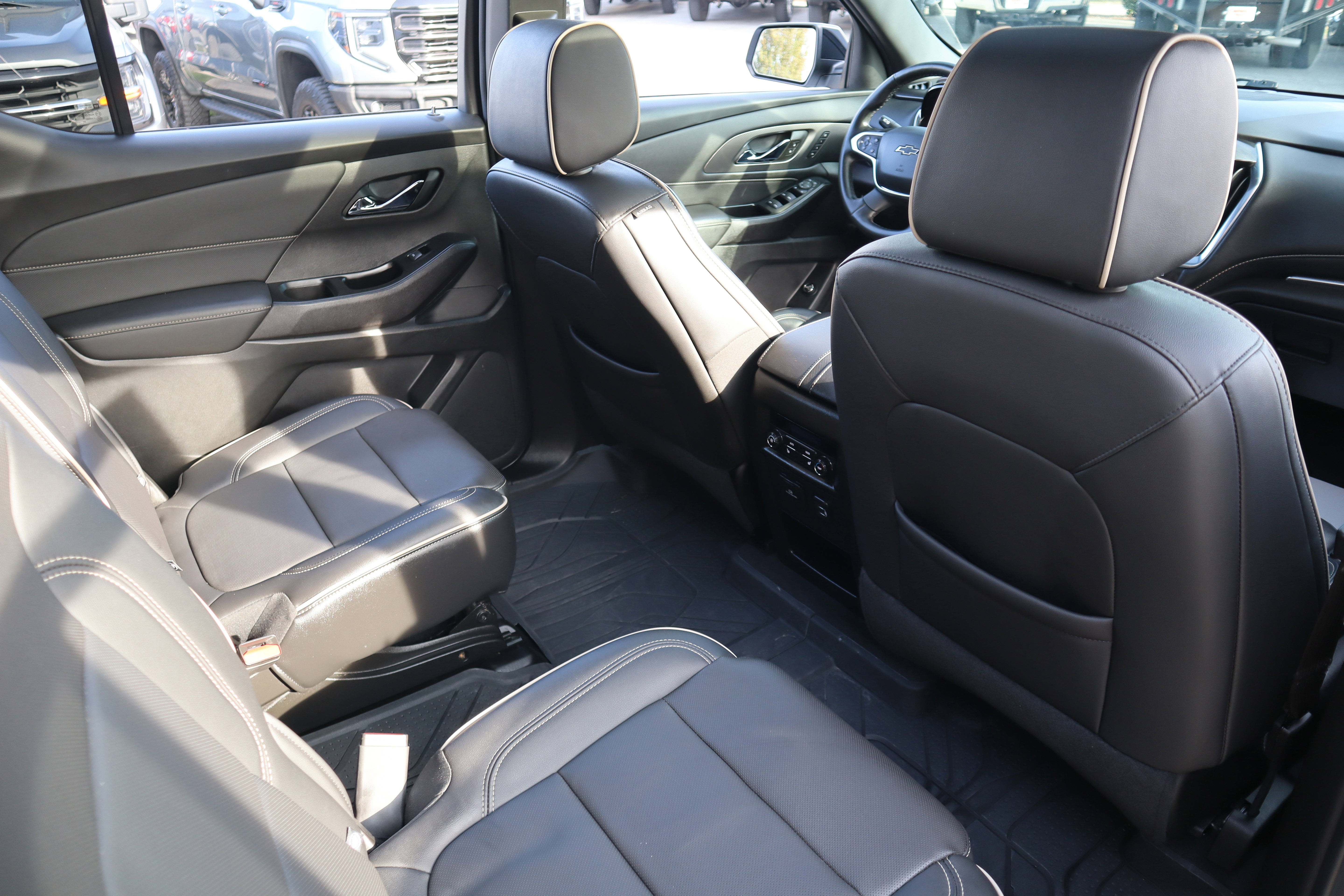 Used 2024 Chevrolet Traverse Premier w/ Redline Edition image 35