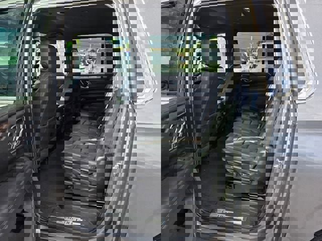 Used 2022 Chevrolet Suburban LT image 10