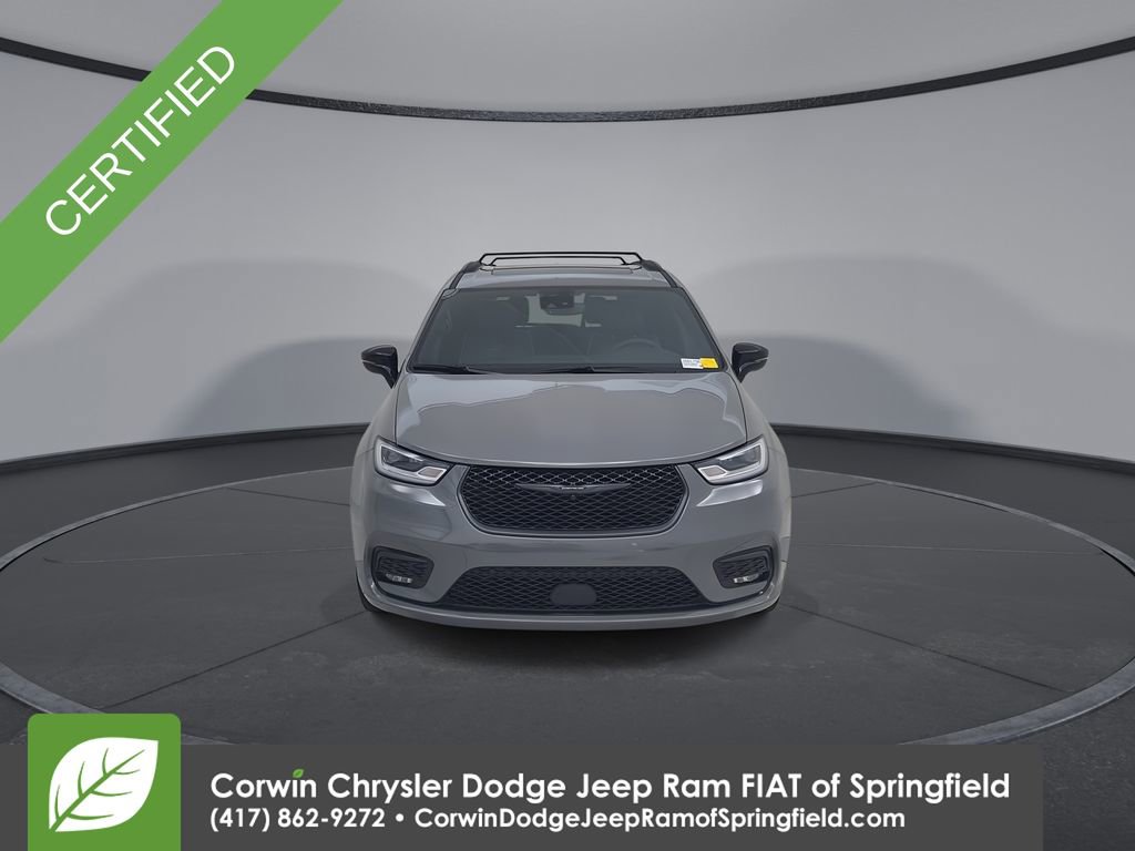 Certified 2025 Chrysler Pacifica Limited image 5