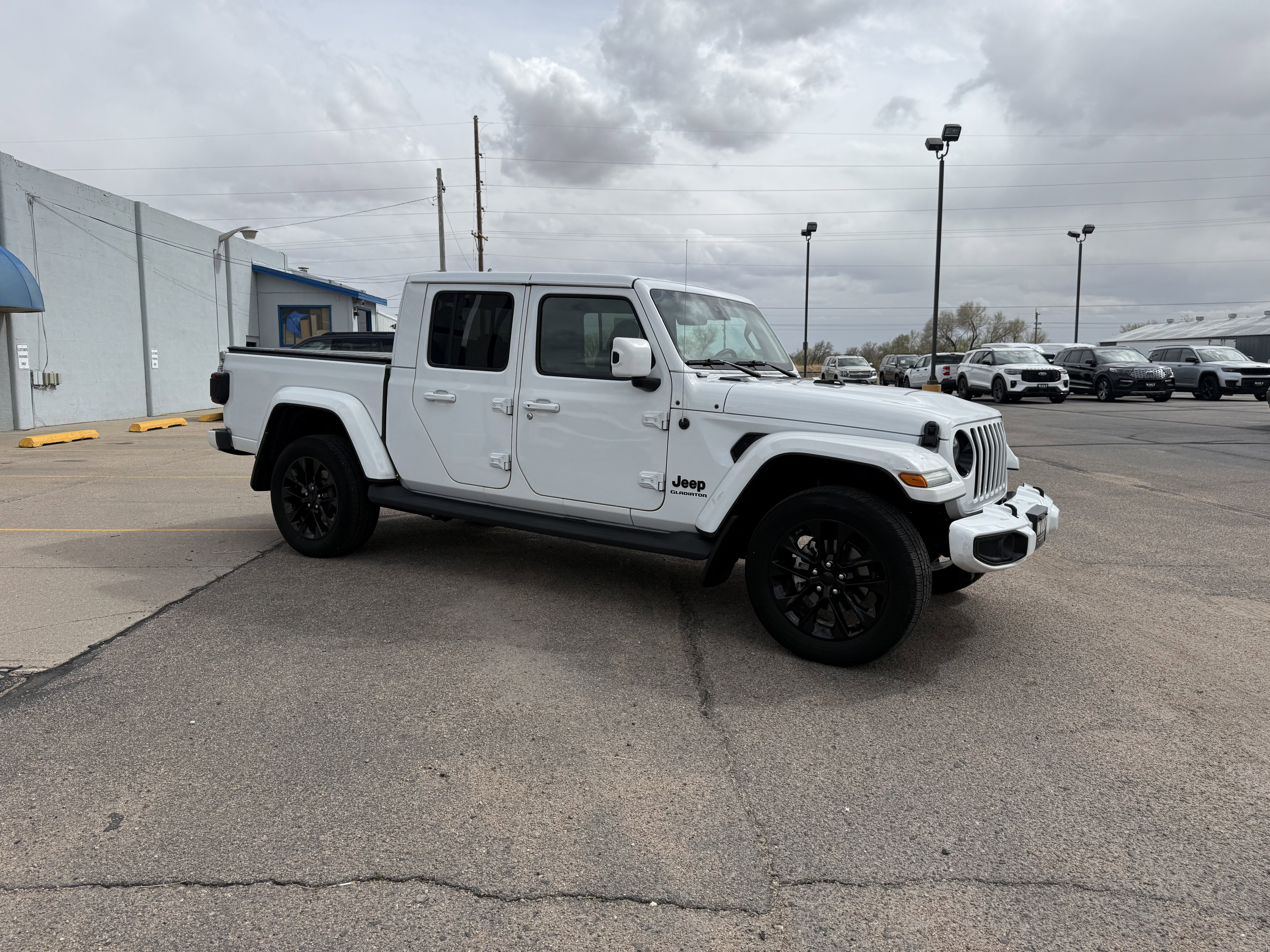 Used 2021 Jeep Gladiator Overland AWD/4WD image 4