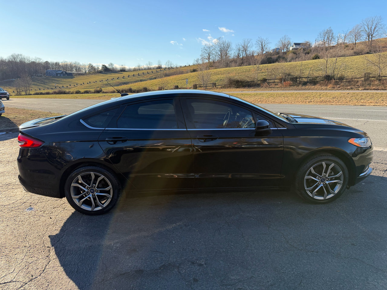 Used 2017 Ford Fusion SE w/ Equipment Group 201A image 8