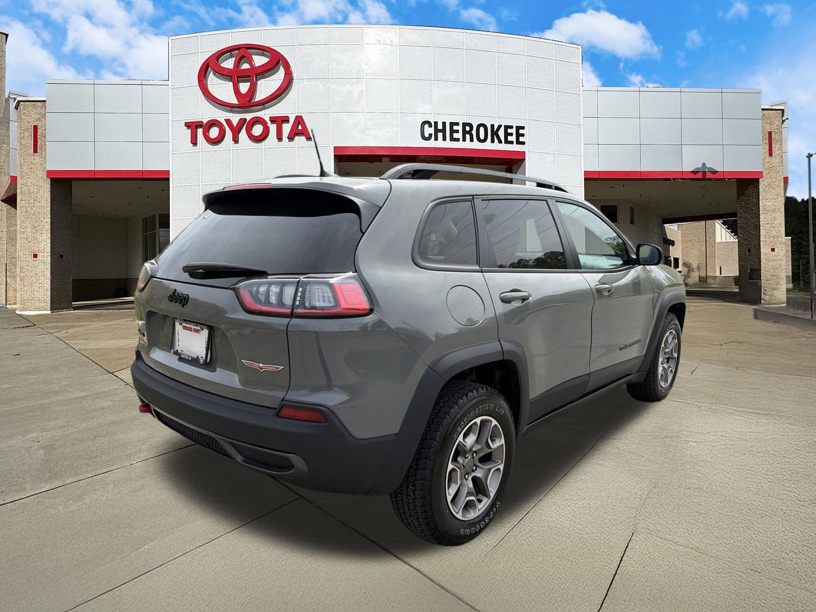 Used 2023 Jeep Cherokee Trailhawk image 5