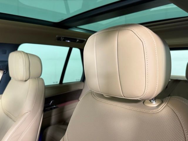 New 2025 Land Rover Range Rover SE image 13