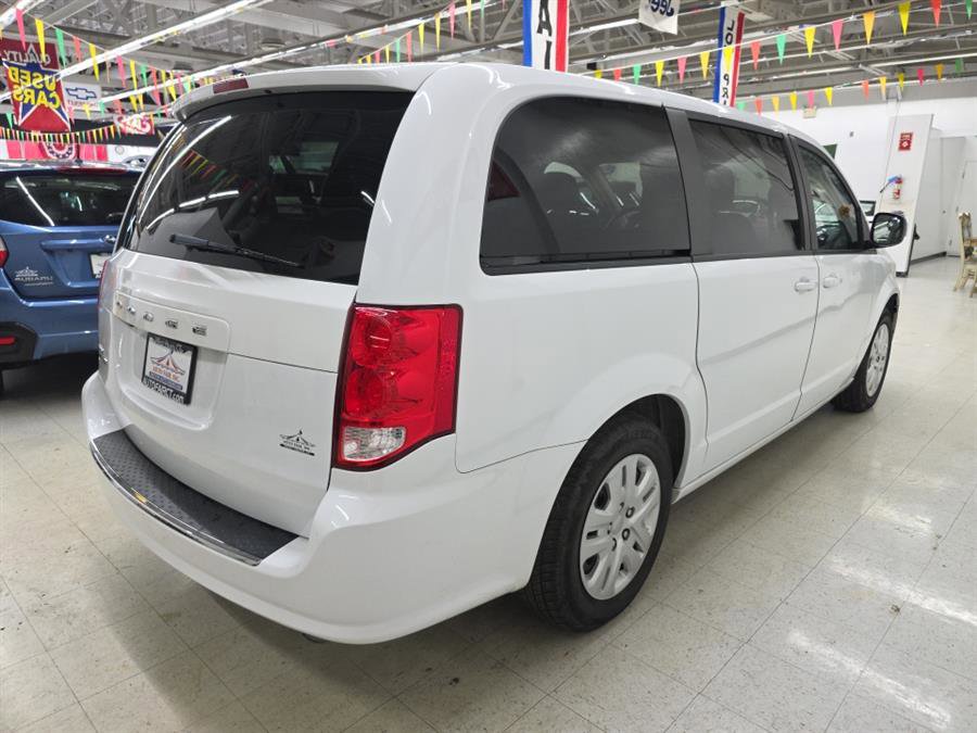 Used 2018 Dodge Grand Caravan SE w/ UConnect Hands-Free Group image 6