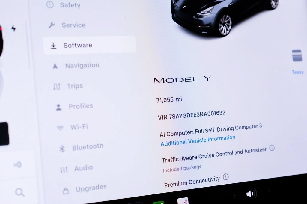 Used 2022 Tesla Model Y Long Range AWD/4WD image 19