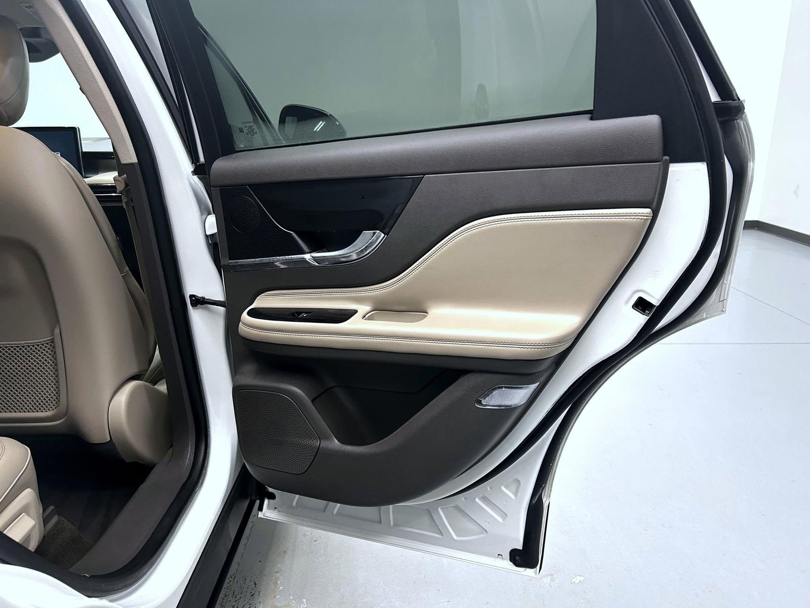 Used 2023 Lincoln Corsair AWD image 17