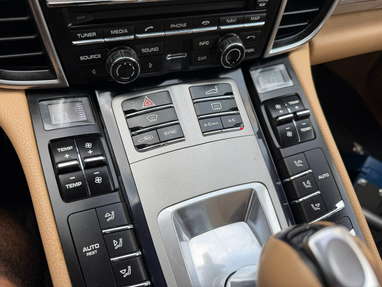 Used 2015 Porsche Panamera 4 AWD/4WD image 37