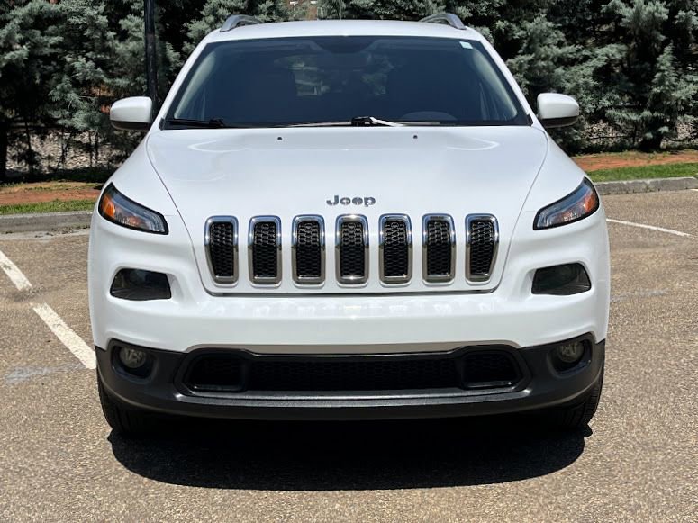 Used 2018 Jeep Cherokee Latitude Plus w/ Cold Weather Group AWD/4WD image 25