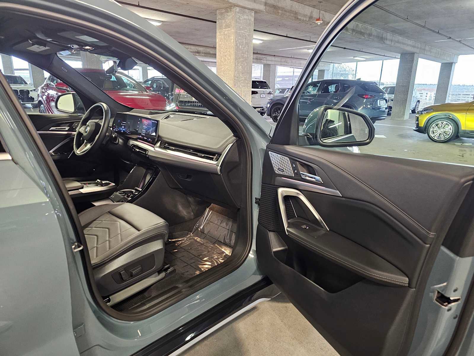 Used 2025 BMW X1 xDrive28i w/ Technology Package image 38