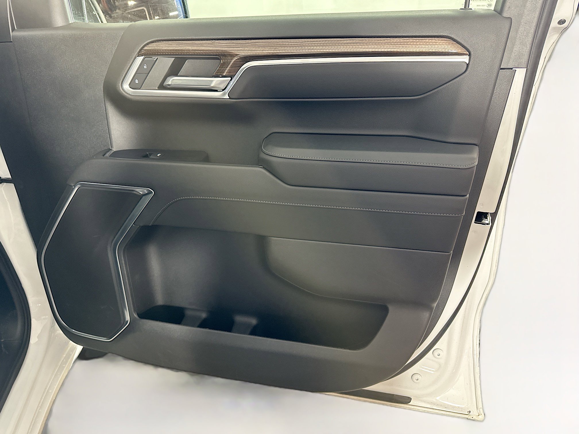 Used 2023 Chevrolet Silverado 1500 LT image 30