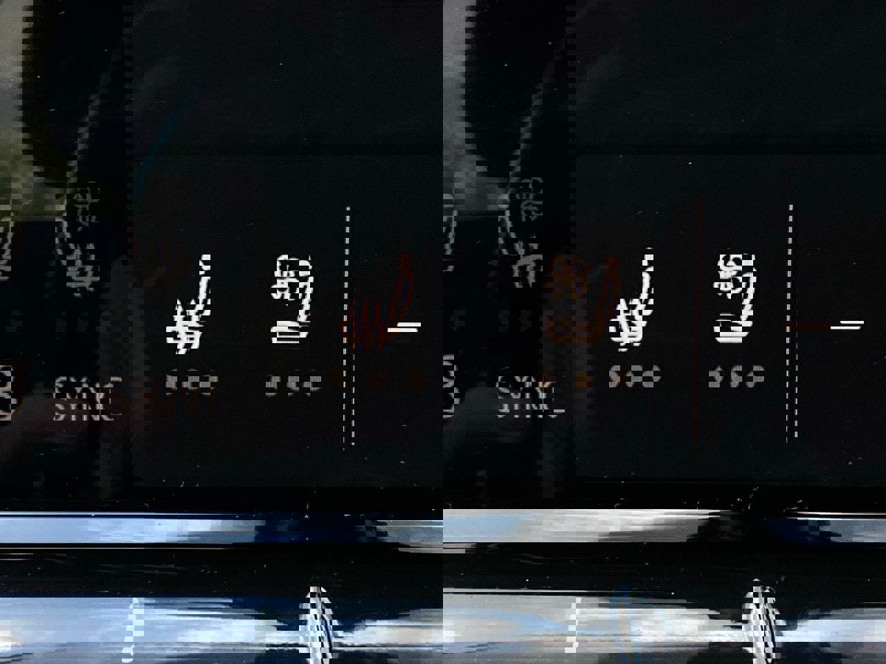 Used 2025 Volkswagen Atlas Cross Sport SE FWD image 31