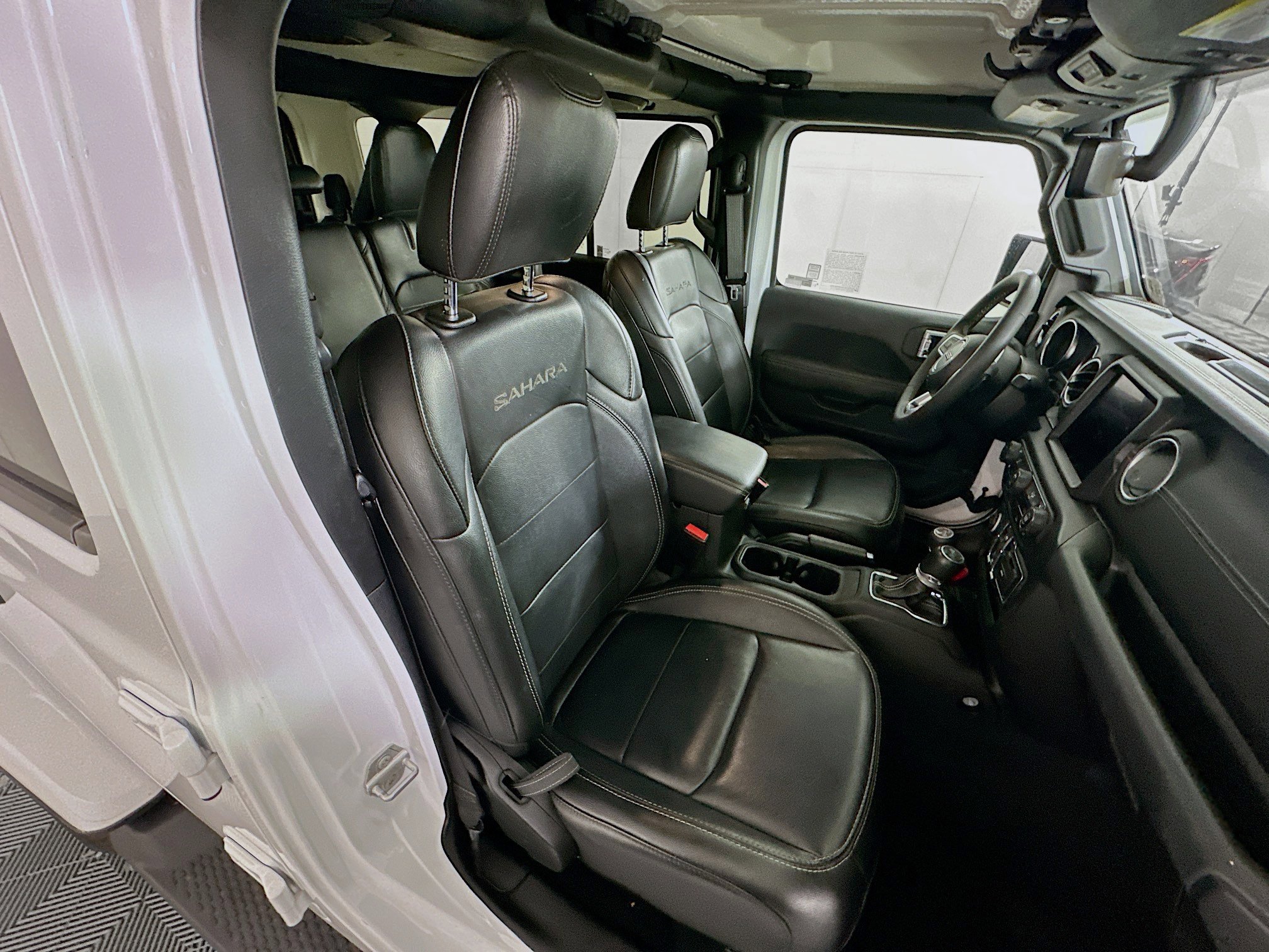 Used 2023 Jeep Wrangler Sahara image 30