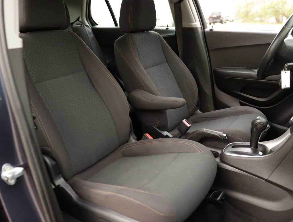 Used 2018 Chevrolet Trax LS image 25