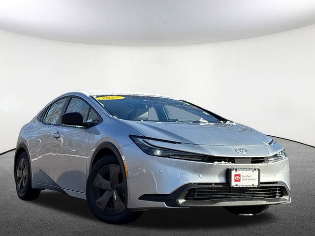Used 2025 Toyota Prius LE image 2