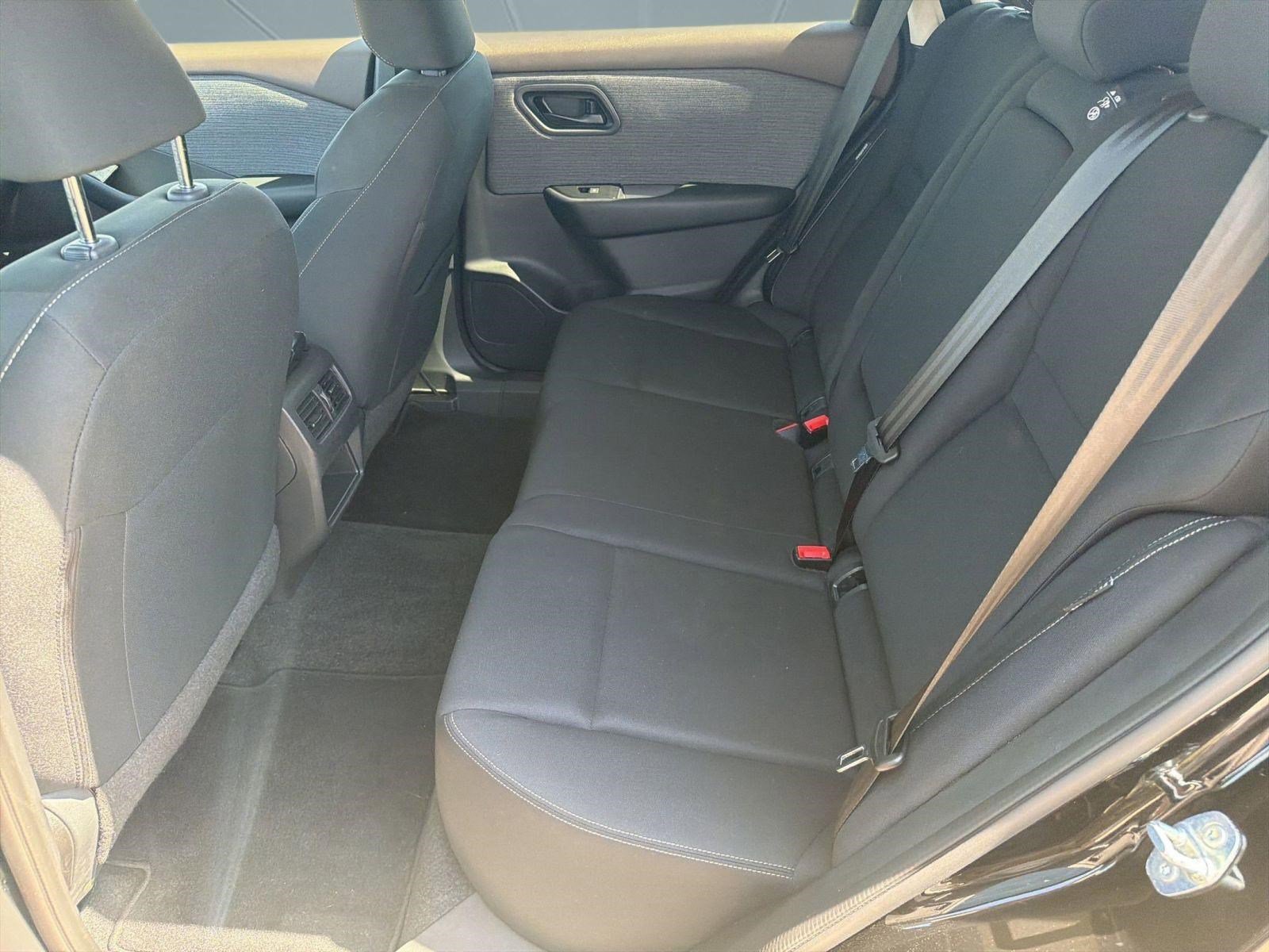 Used 2023 Nissan Rogue S image 15