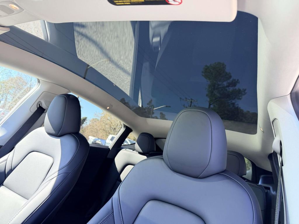 Used 2025 Tesla Model Y Long Range image 19