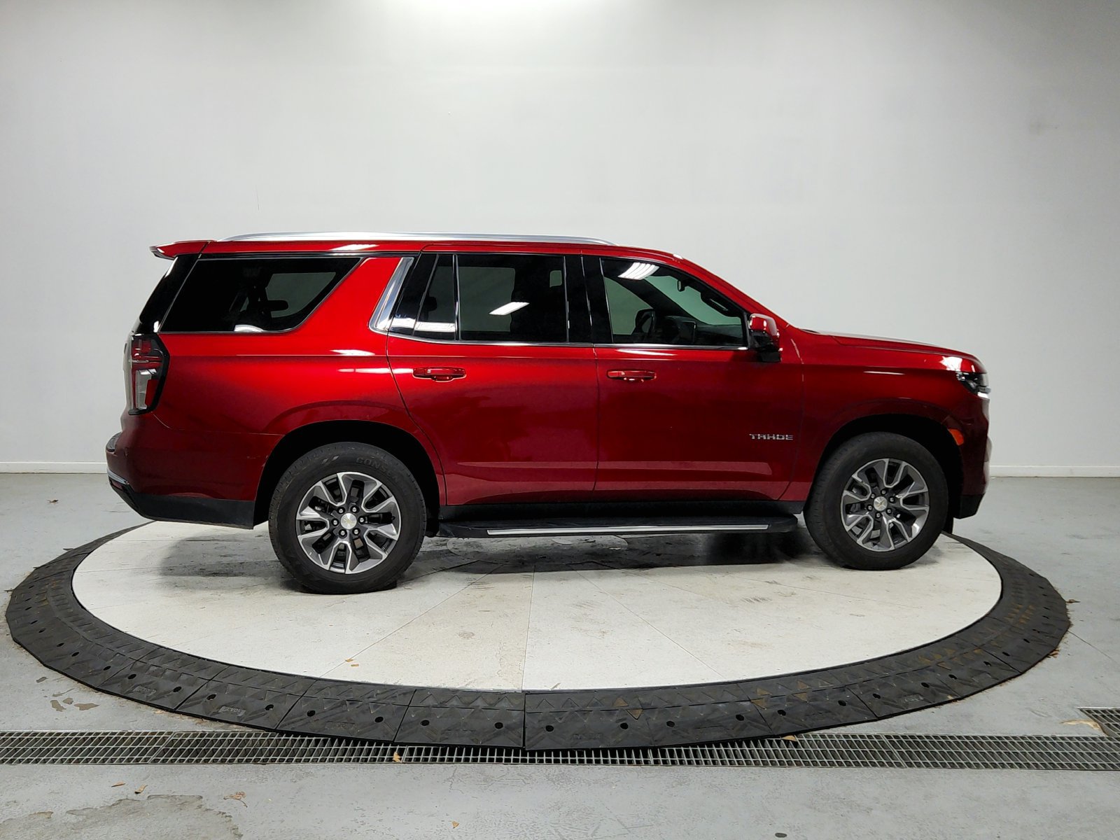 Used 2023 Chevrolet Tahoe LT w/ Luxury Package RWD image 9