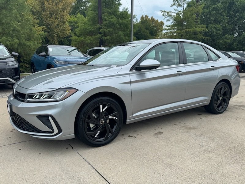 New 2026 Volkswagen Jetta SE FWD image 2