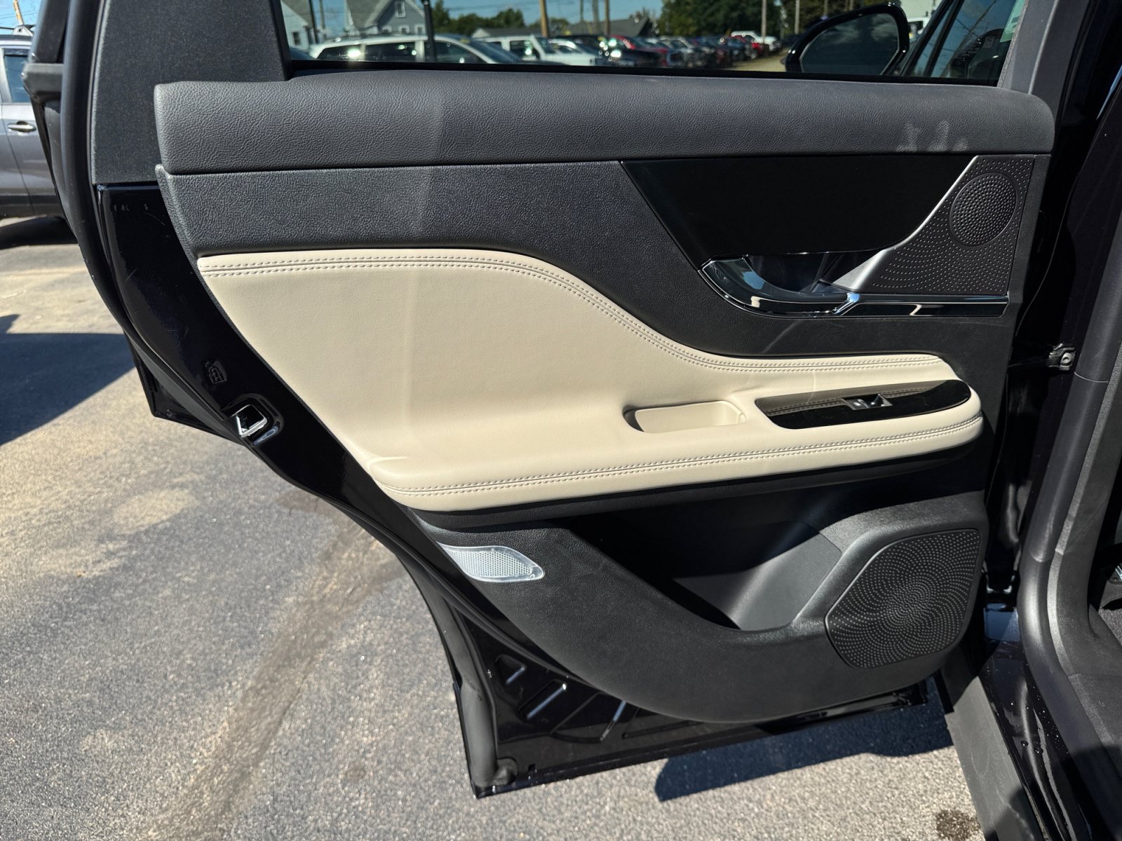 New 2026 Lincoln Corsair Reserve w/ Jet Appearance Package AWD/4WD image 25