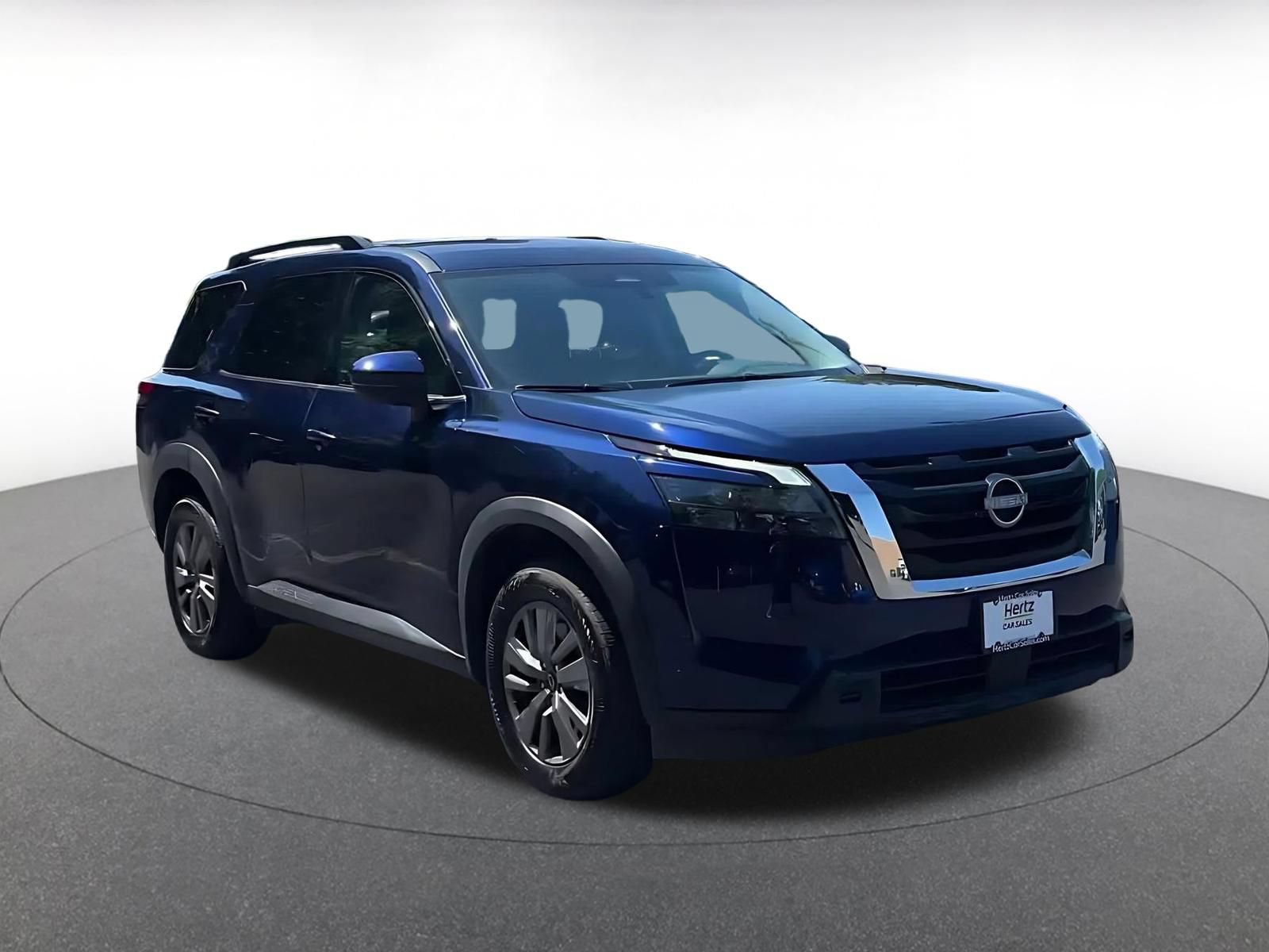 Used 2025 Nissan Pathfinder SV FWD image 3