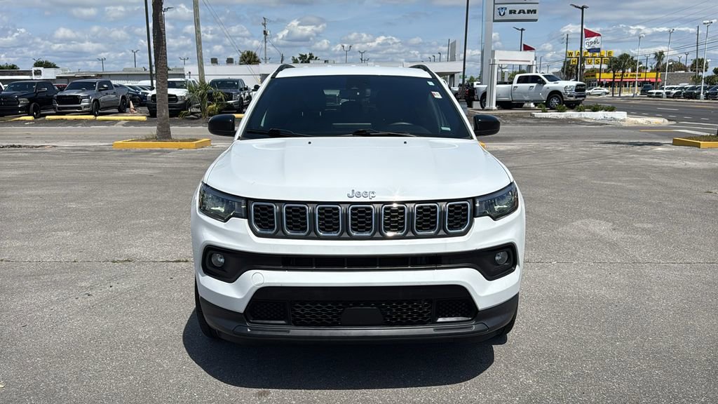 Used 2024 Jeep Compass Latitude AWD/4WD image 9