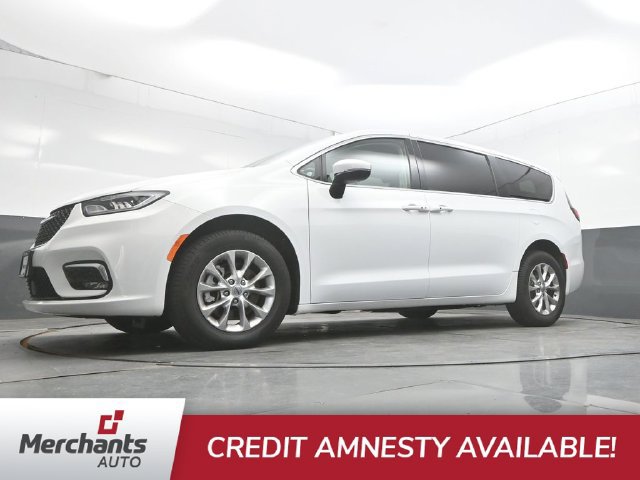 Used 2023 Chrysler Pacifica Touring-L AWD/4WD image 35