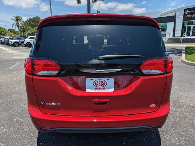 Used 2025 Chrysler Voyager LX FWD image 5