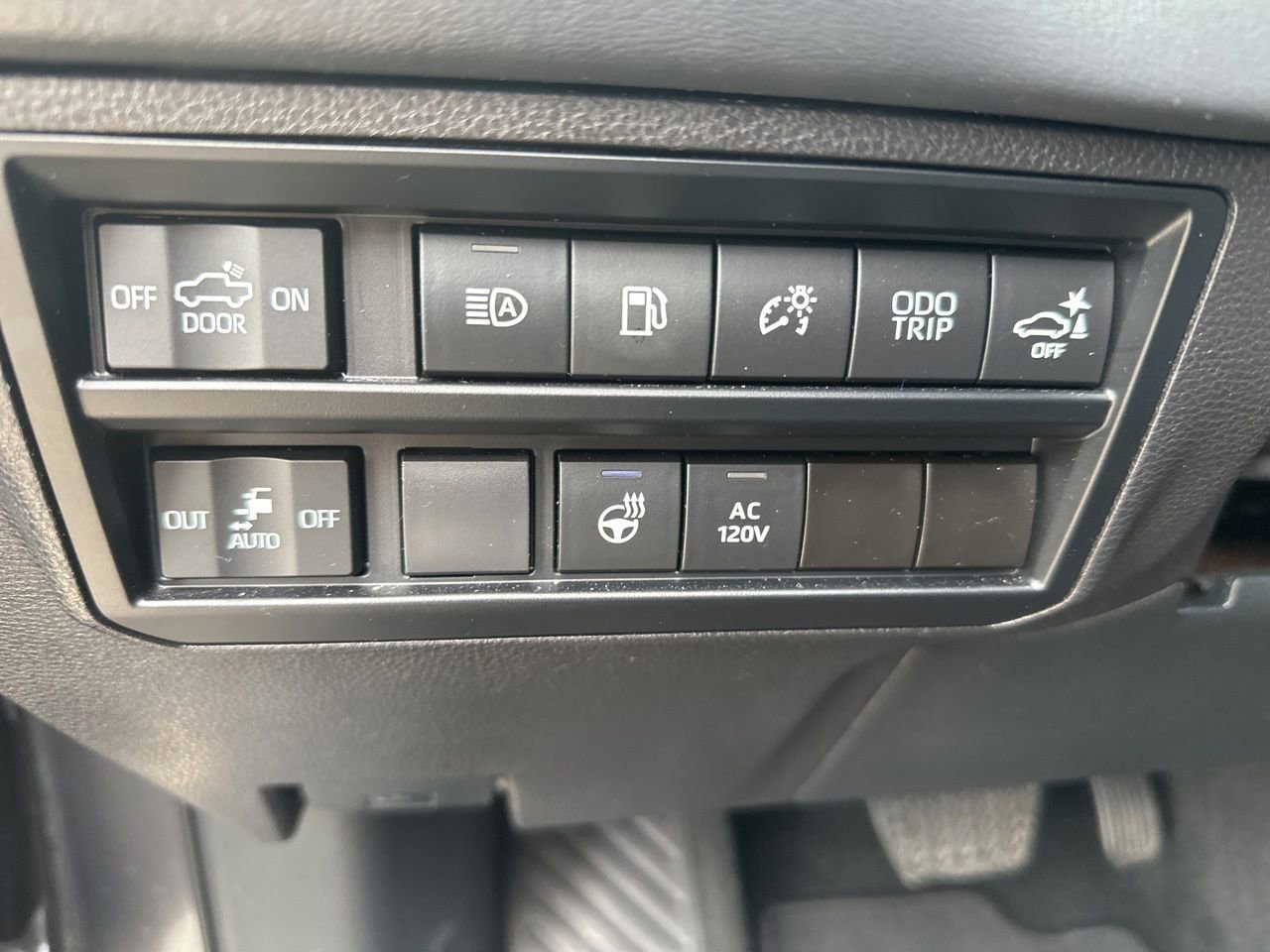 Used 2024 Toyota Tundra Platinum AWD/4WD image 9