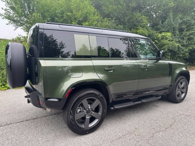 New 2026 Land Rover Defender 110 X-Dynamic SE AWD/4WD image 5