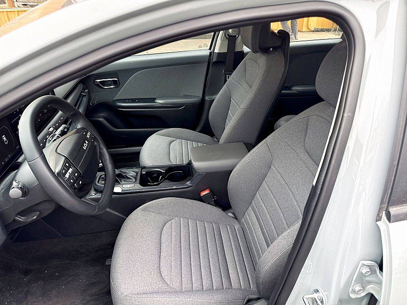 Used 2025 Kia K4 EX image 9
