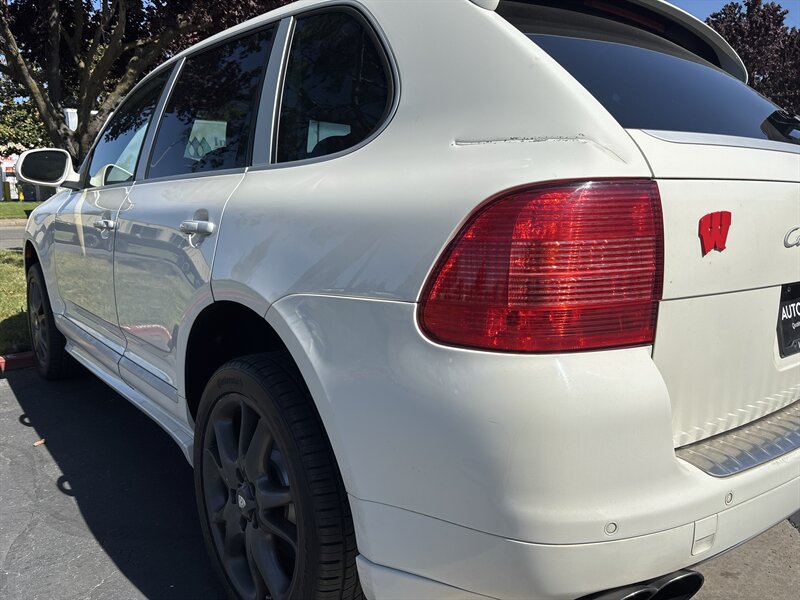 Used 2006 Porsche Cayenne Turbo S AWD/4WD image 9