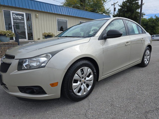 Used 2014 Chevrolet Cruze LS image 2