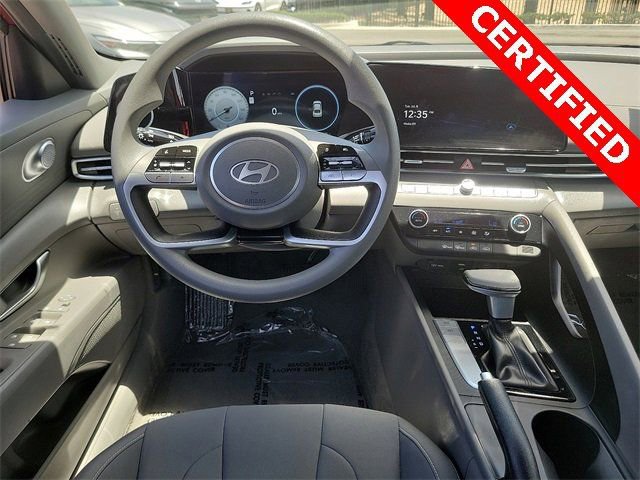 Used 2024 Hyundai Elantra SEL image 3