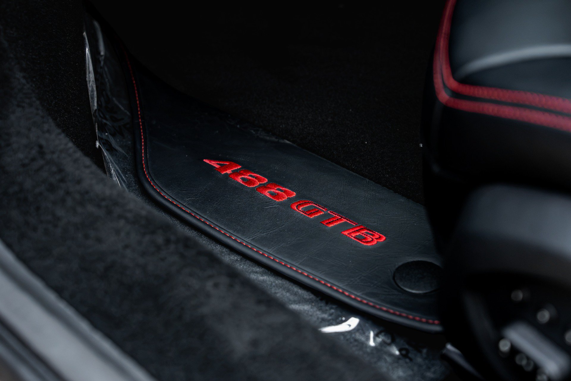 Used 2018 Ferrari 488 GTB RWD image 37