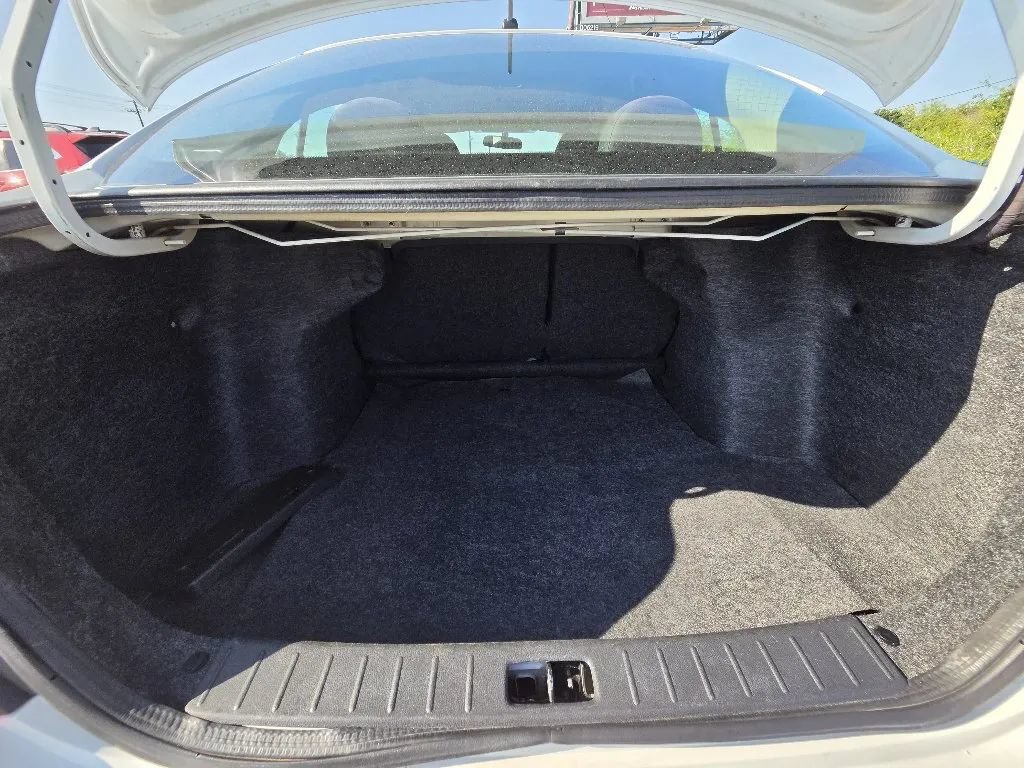 Used 2019 Nissan Versa SV FWD image 7