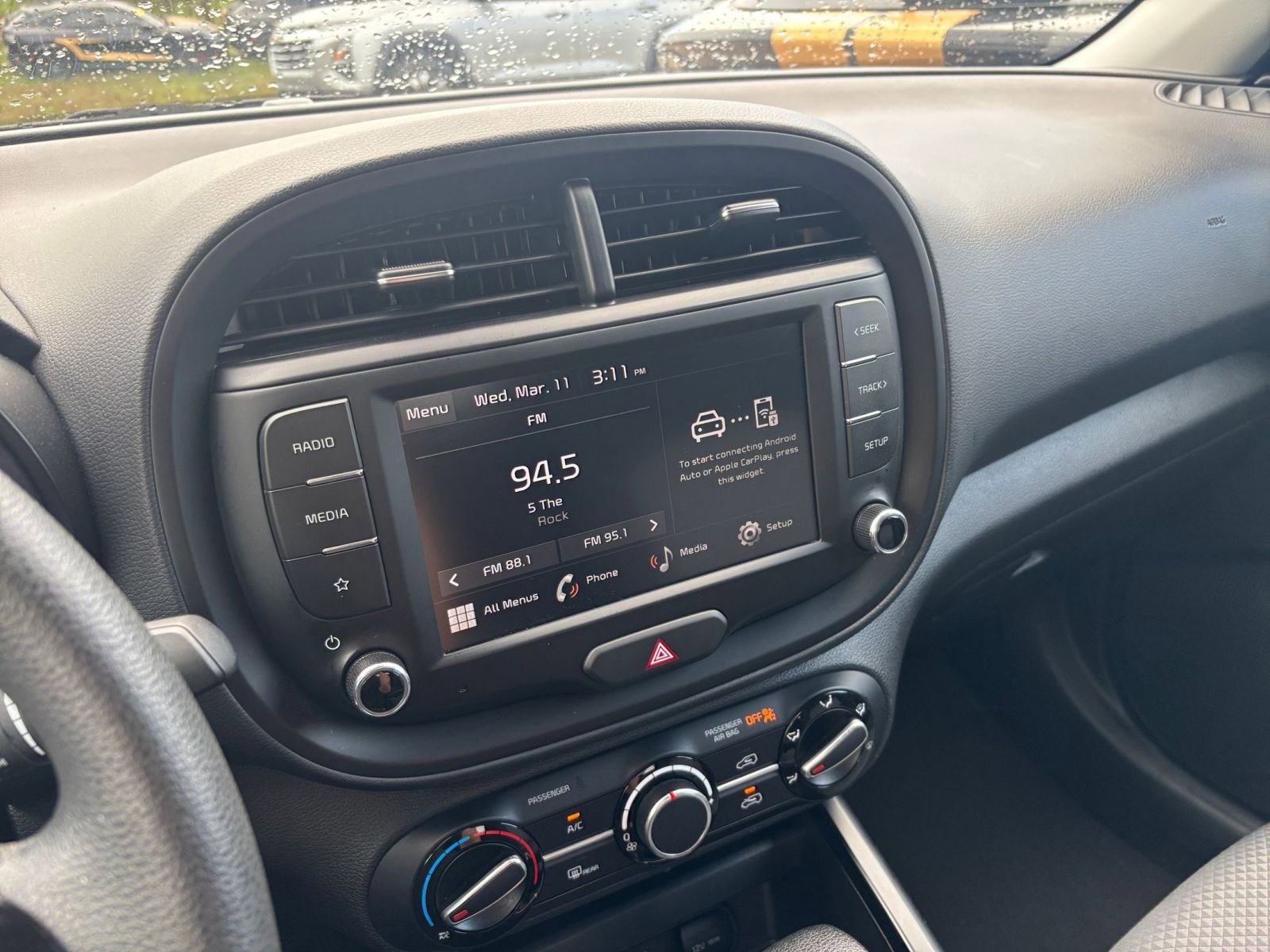 Used 2025 Kia Soul LX w/ LX Technology Package FWD image 20
