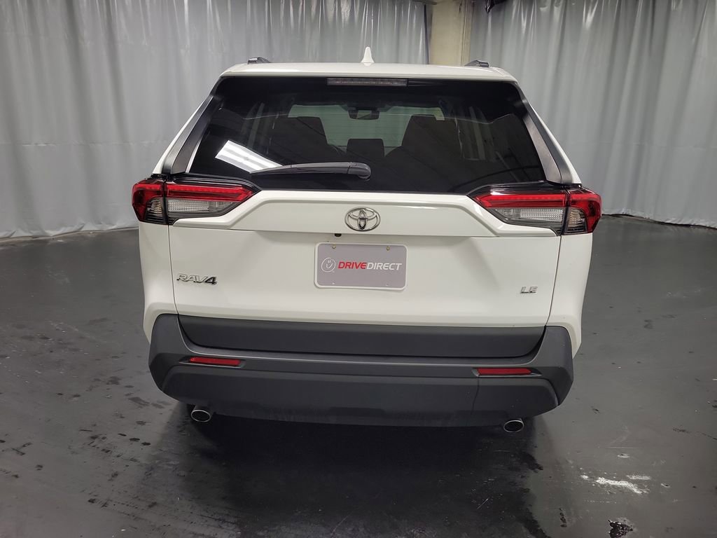 Used 2021 Toyota RAV4 LE image 7