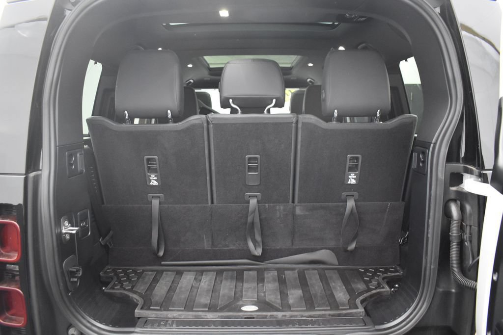Used 2023 Land Rover Defender 130 X-Dynamic SE AWD/4WD image 9