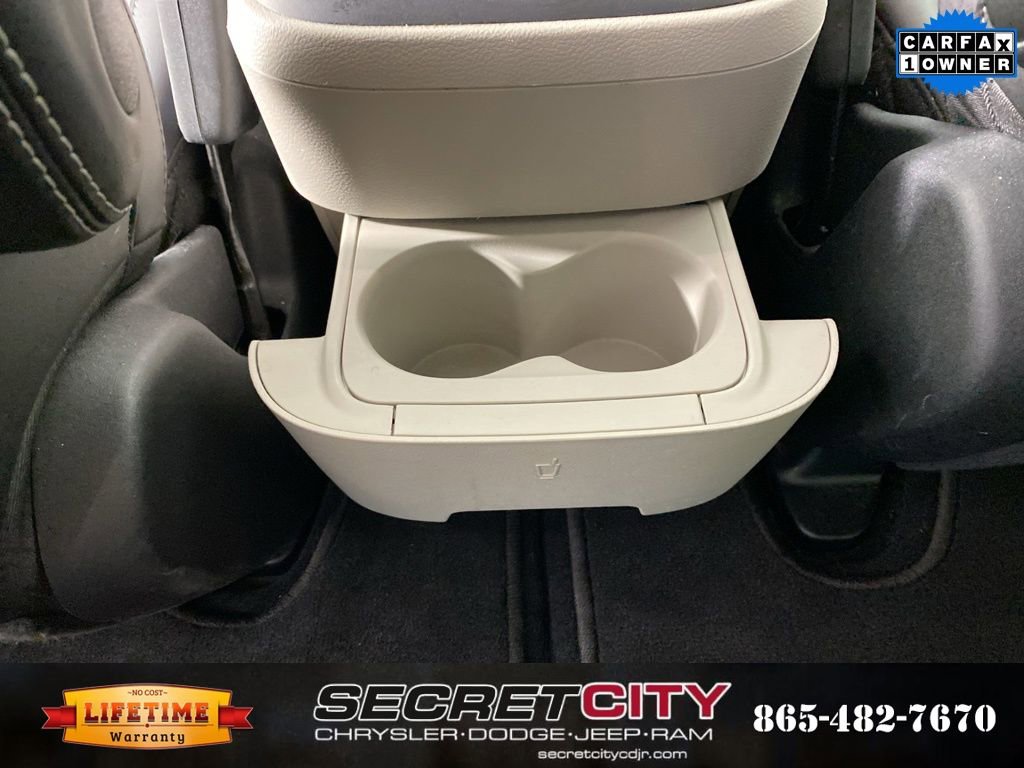 Used 2024 Chrysler Pacifica Touring-L image 26