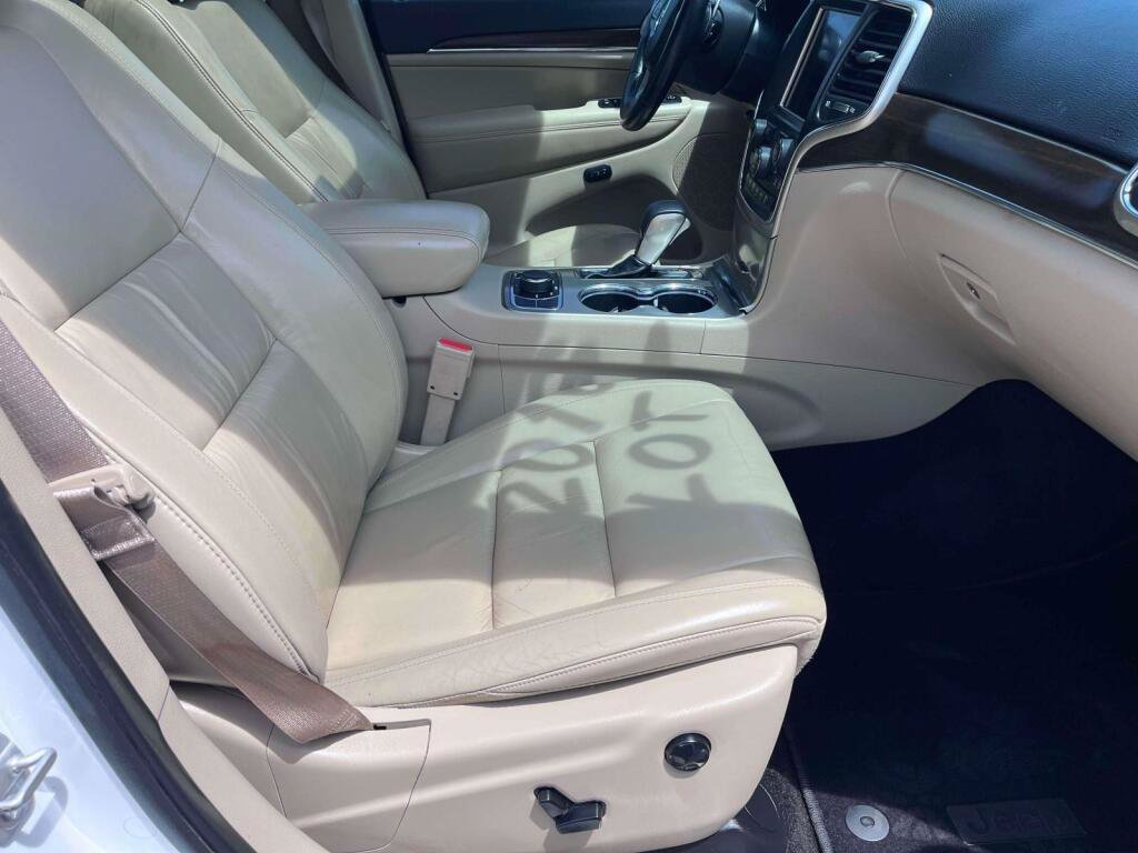 Used 2016 Jeep Grand Cherokee Limited AWD/4WD image 23