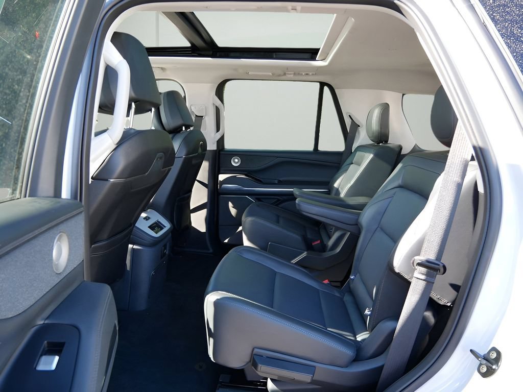 Used 2025 Lincoln Navigator Reserve AWD/4WD image 11