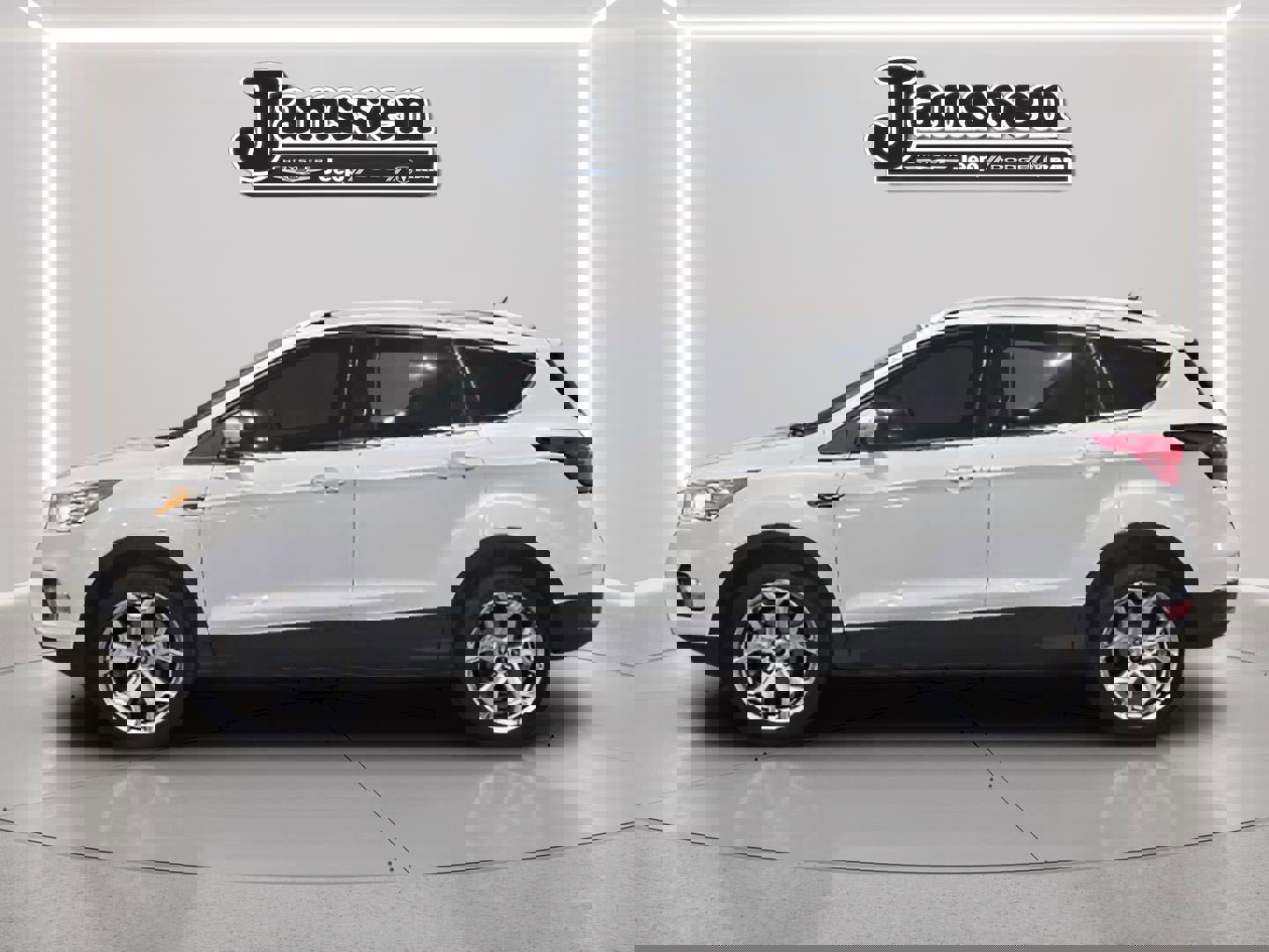 Used 2019 Ford Escape Titanium w/ U9j03 - Titanium Tow Package image 2