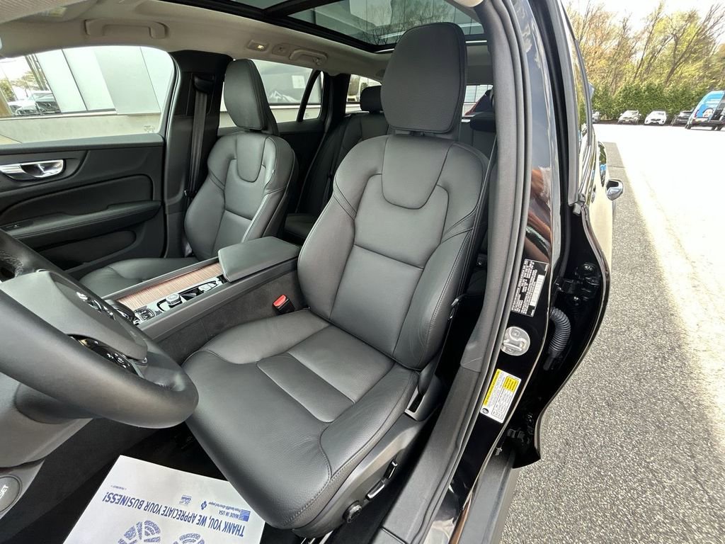 Used 2025 Volvo V60 B5 Cross Country Plus image 15