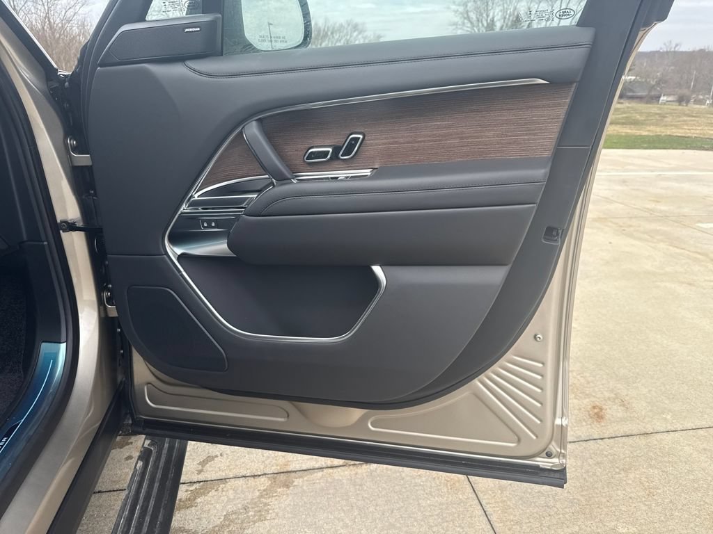 New 2026 Land Rover Range Rover Long Wheelbase SE AWD/4WD image 15